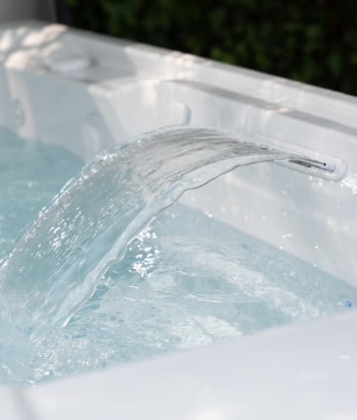 Spa para exterior Limelight modelo Flair con capacidad de 6 personas y gabinete color Coastal Gray - Imagen 6