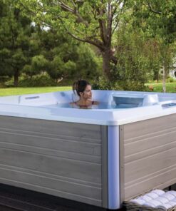 Spa para exterior Limelight modelo Beam con capacidad de 4 personas y gabinete color Sable - Imagen 5