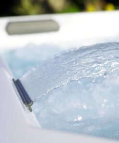 Spa para exterior Hot Spot modelo Stride con capacidad de 3 personas y gabinete color Almond - Imagen 6