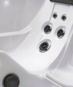Spa para exterior Hot Spot modelo Stride con capacidad de 3 personas y gabinete color Almond - Imagen 3