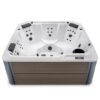 Spa para exterior Hot Spot modelo Relay con capacidad de 6 personas y gabinete color Havana