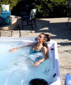Spa para exterior Freeflow Monterey Premiere con capacidad de 7 personas y gabinete color blanco / gris oscuro - Imagen 3