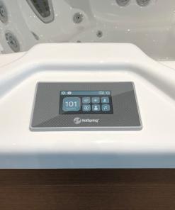 Spa para exterior Highlife modelo Grandee con capacidad de 7 personas y gabinete color Brushed Nickel - Imagen 5