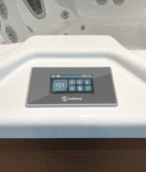 Spa para exterior Highlife modelo Grandee con capacidad de 7 personas y gabinete color Brushed Nickel - Imagen 5