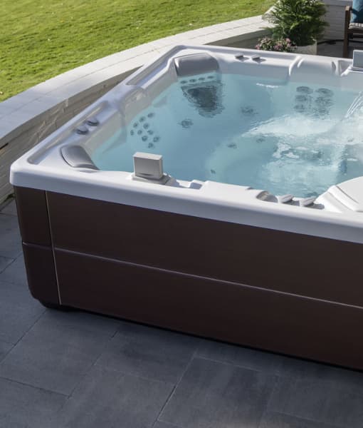 Spa para exterior Highlife modelo Grandee con capacidad de 7 personas y gabinete color Brushed Nickel - Imagen 9