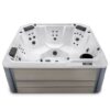 Spa para exterior Hot Spot modelo Relay con capacidad de 6 personas y gabinete color Almond